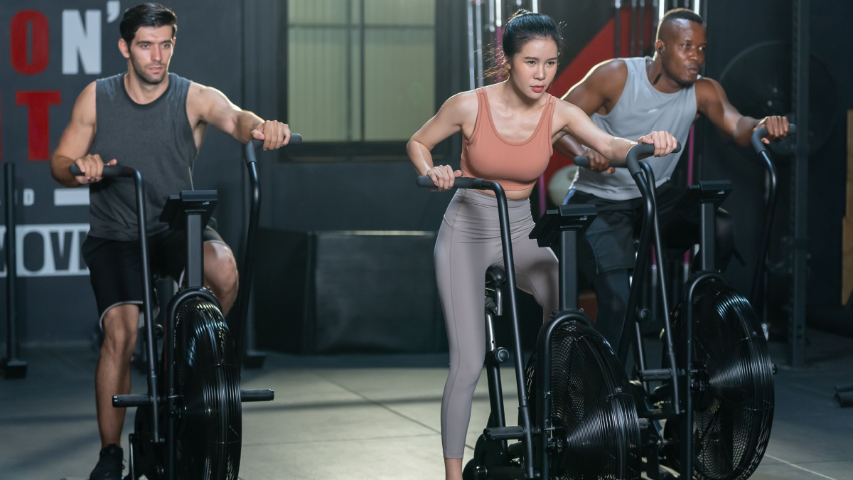 Air Bike Workouts untuk Penurunan Berat Badan: Rutin Terbaik yang Bisa Dicoba
